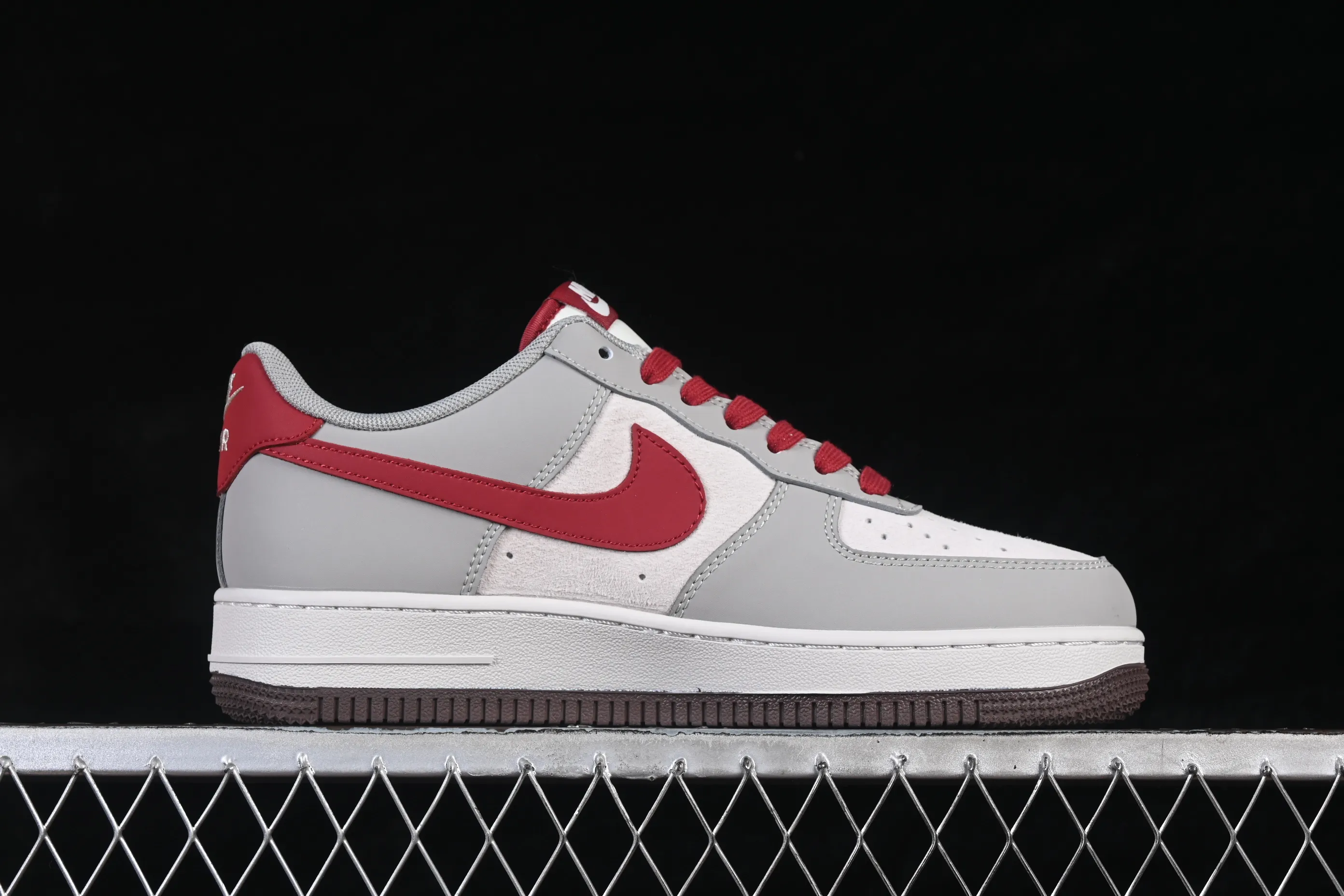 All categories Nk Air Force 1 Air Force series Nk Air Force 1 Low Air Force low-top Nike Air Force 1'07 Low red and gray contrast Air Force 1 low-top casual sneakers HT5088-621